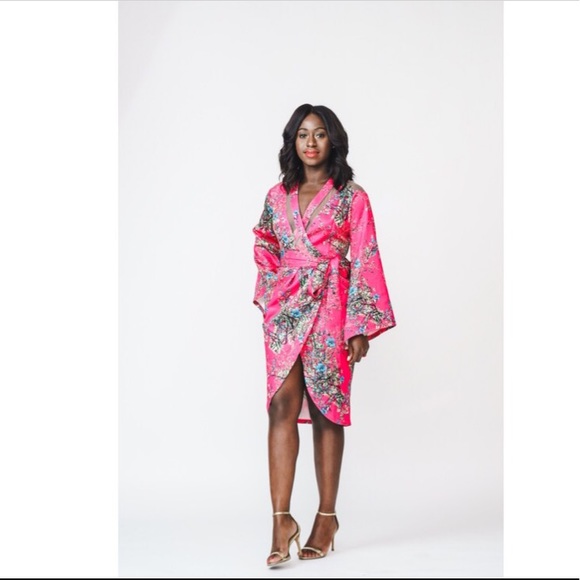 Kimono Wrap Dress with Belt and Pockets - Picture 3 of 4